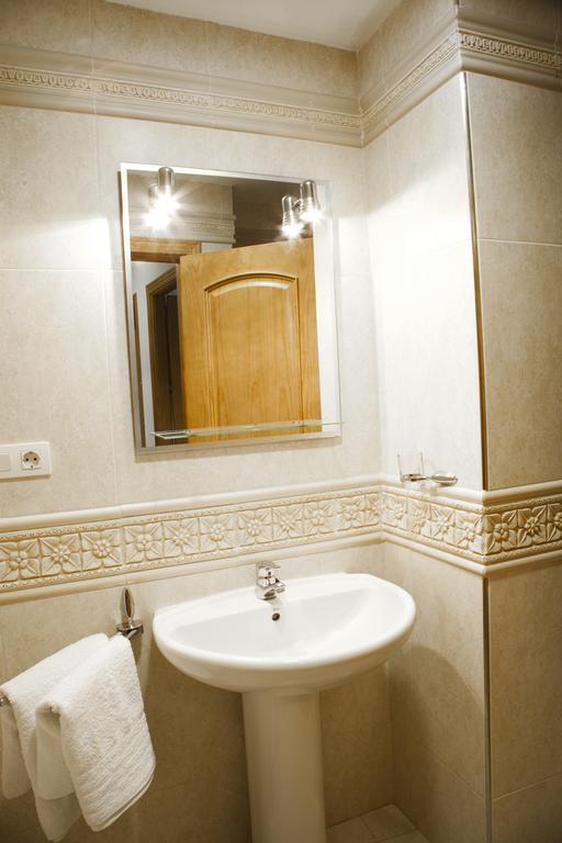 Apartamentos Carolina Τορρεμολίνος Δωμάτιο φωτογραφία