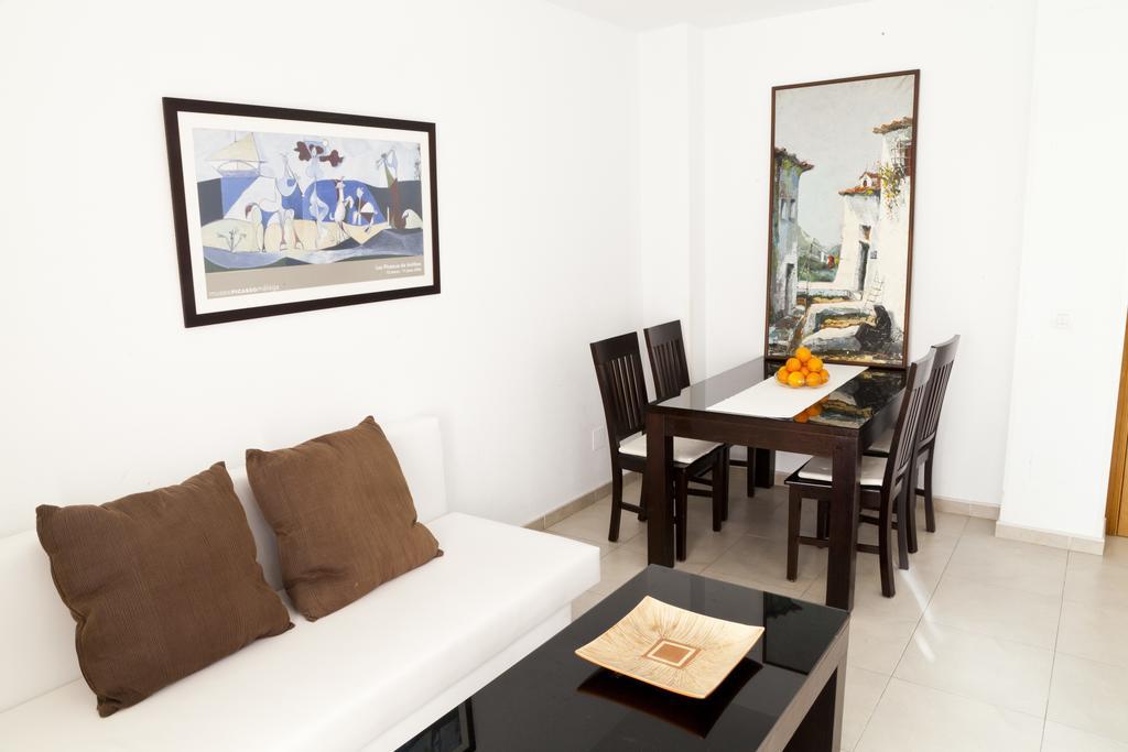 Apartamentos Carolina Τορρεμολίνος Δωμάτιο φωτογραφία